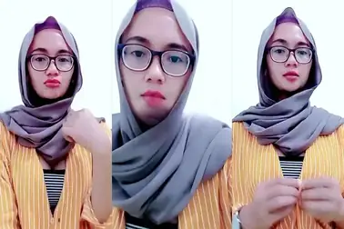 Yulia Ukhty Nakal Pamer Dada Montok di Live